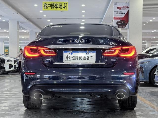 Infiniti Q70