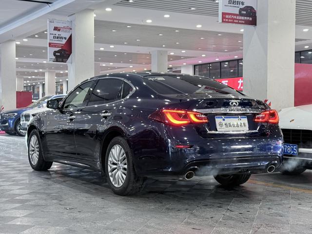 Infiniti Q70