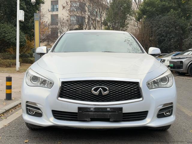 Infiniti Q50L