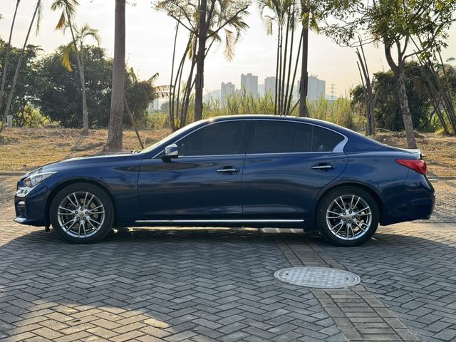 Infiniti Q50L