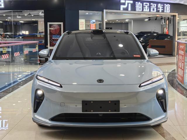 NIO ET5