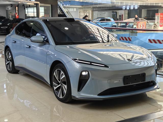 NIO ET5