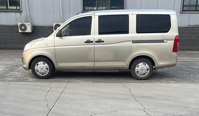 Wuling Rongguang V