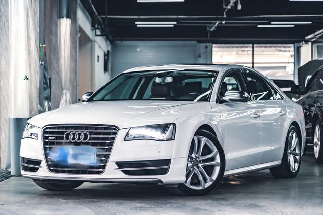 Audi S8