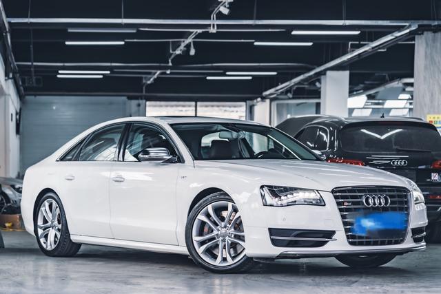 Audi S8