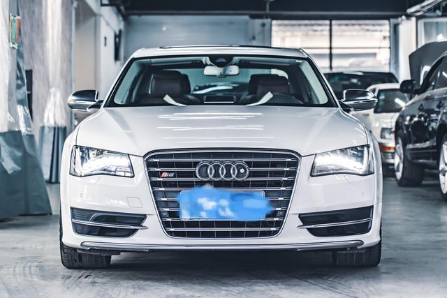 Audi S8