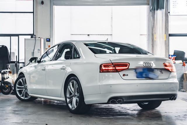 Audi S8