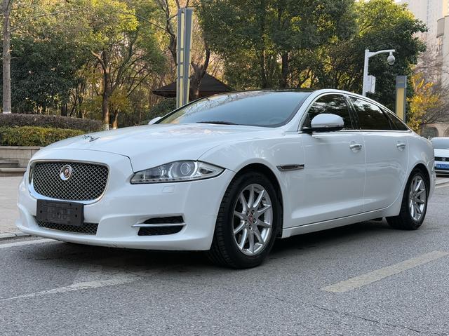 Jaguar XJ