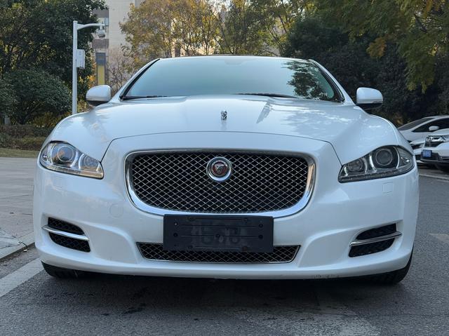 Jaguar XJ