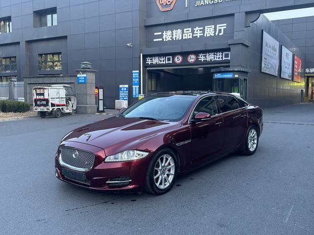 Jaguar XJ