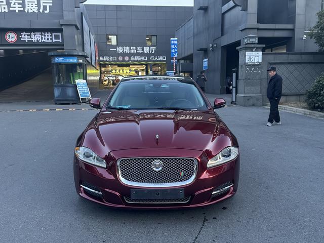 Jaguar XJ