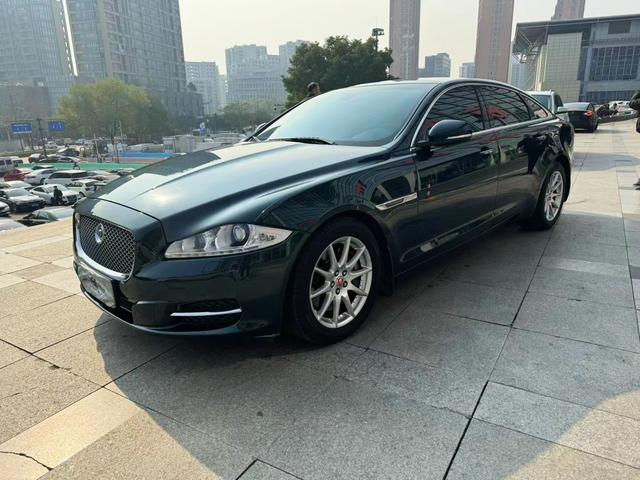 Jaguar XJ