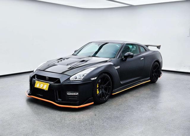 Nissan GT-R