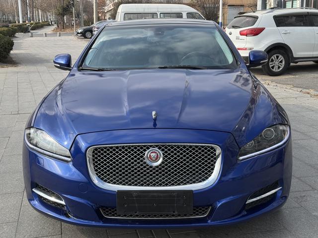 Jaguar XJ