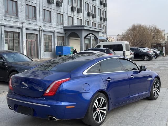 Jaguar XJ