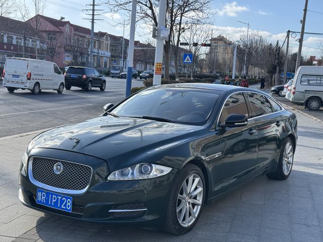 Jaguar XJ