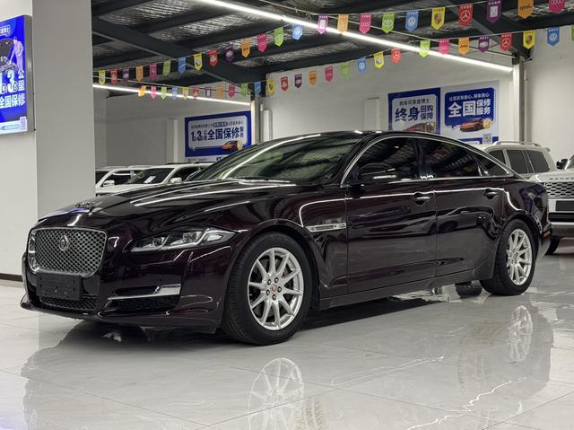 Jaguar XJ