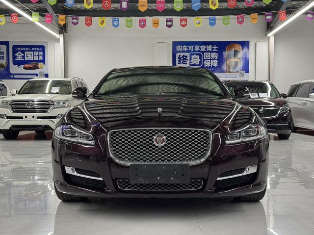 Jaguar XJ