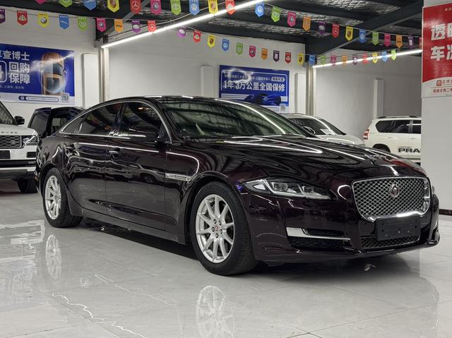 Jaguar XJ