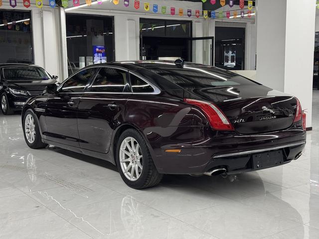 Jaguar XJ