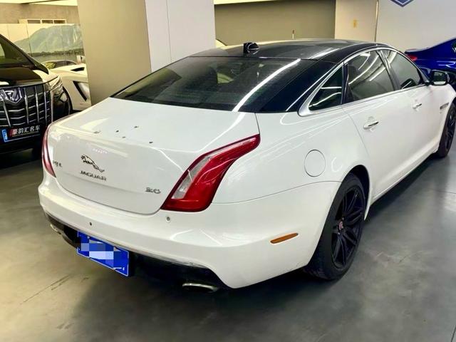 Jaguar XJ