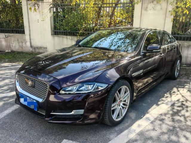 Jaguar XJ