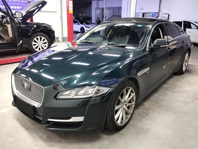 Jaguar XJ