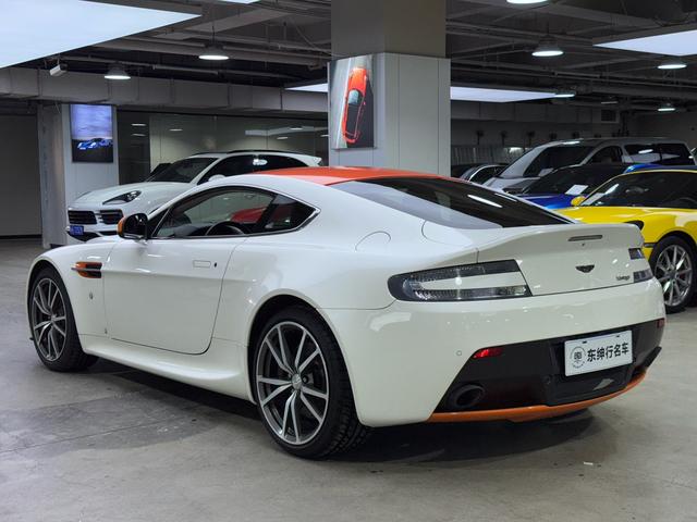 Aston Martin Vantage