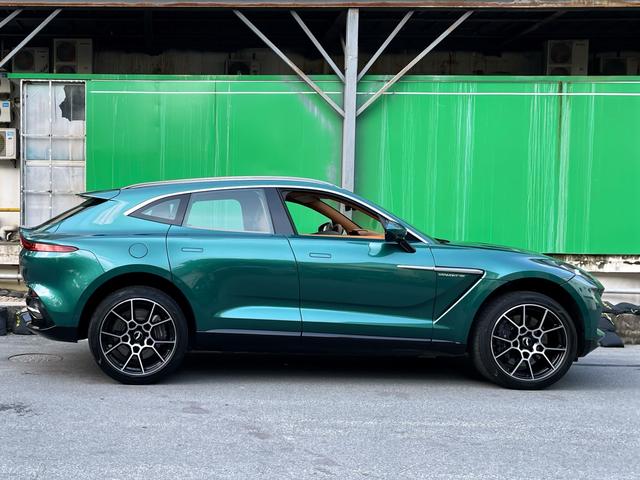 Aston Martin DBX