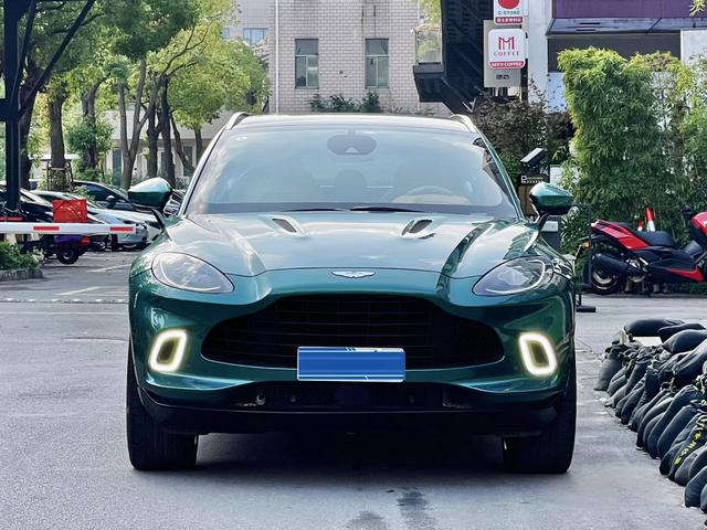 Aston Martin DBX