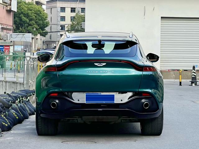 Aston Martin DBX