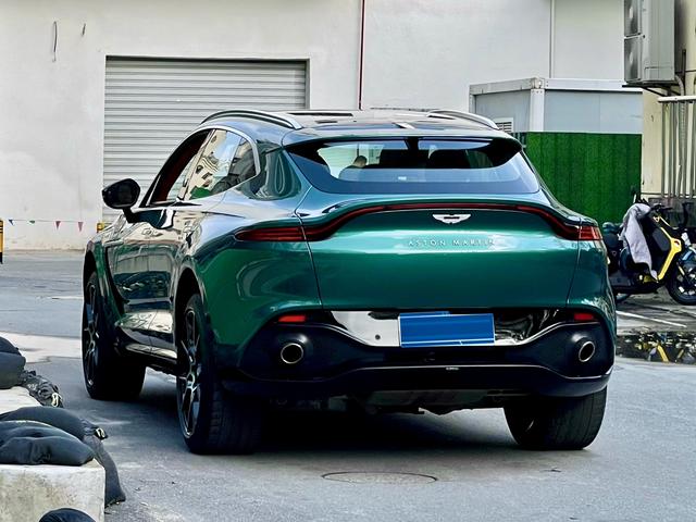 Aston Martin DBX