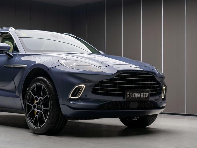 Aston Martin DBX