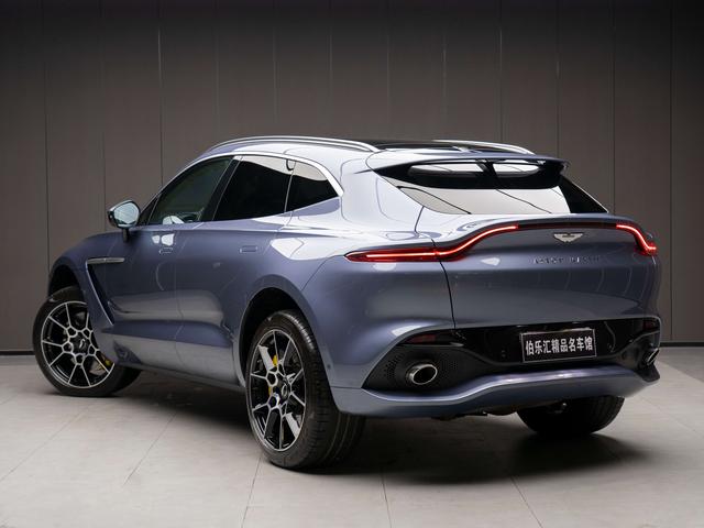 Aston Martin DBX