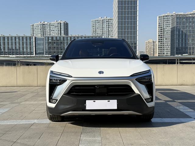 NIO ES8