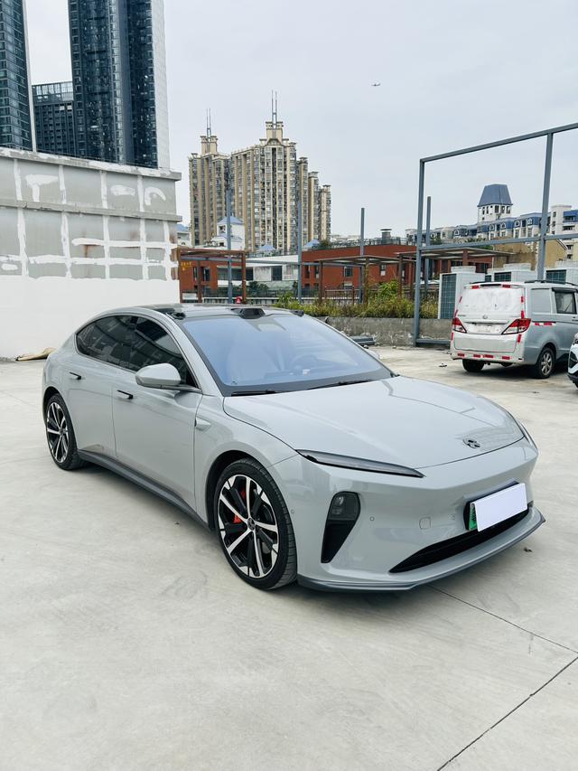 NIO ET5