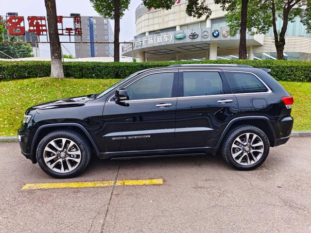 Jeep Grand Cherokee (imported)