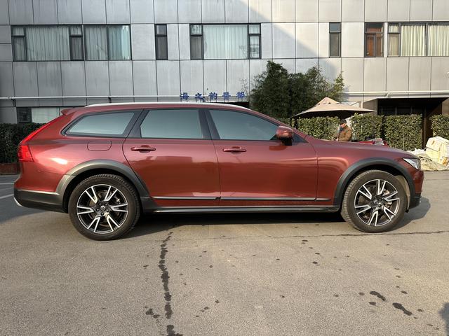 Volvo V90