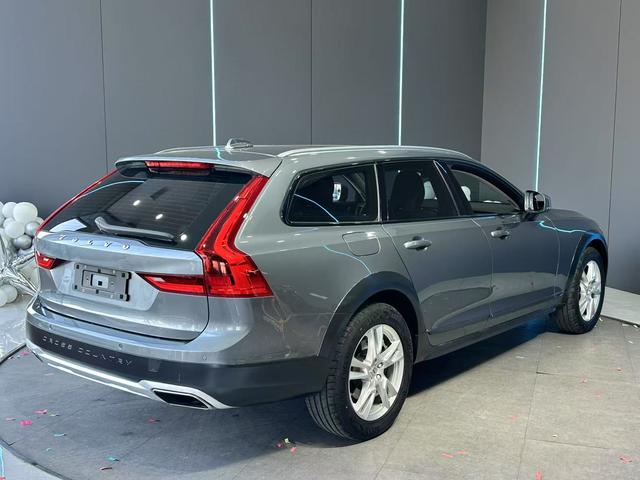 Volvo V90