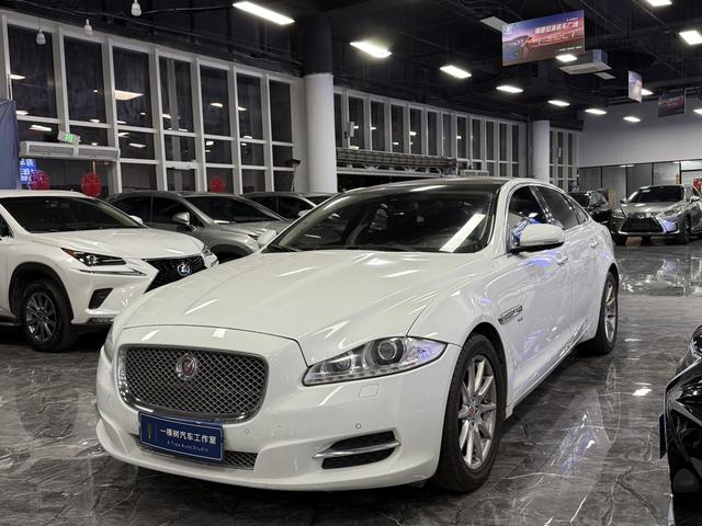 Jaguar XJ