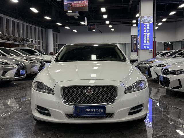 Jaguar XJ