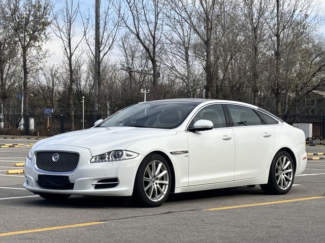 Jaguar XJ