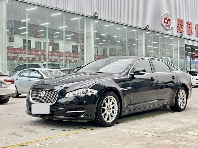 Jaguar XJ