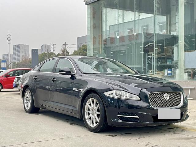 Jaguar XJ