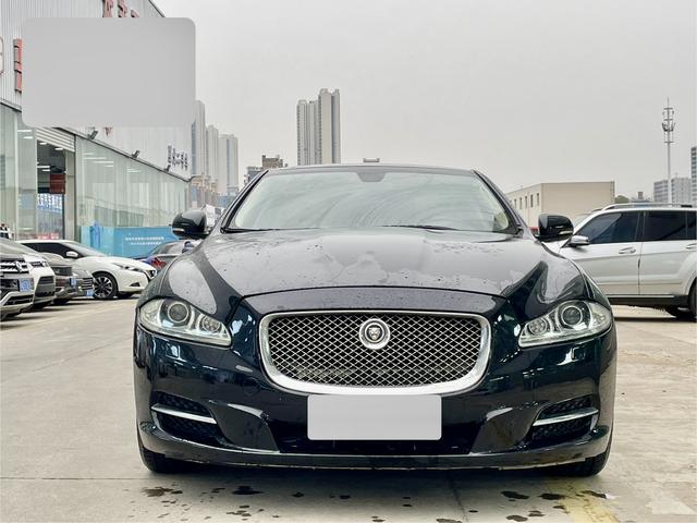 Jaguar XJ