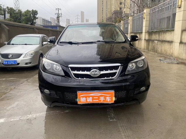 BYD S6