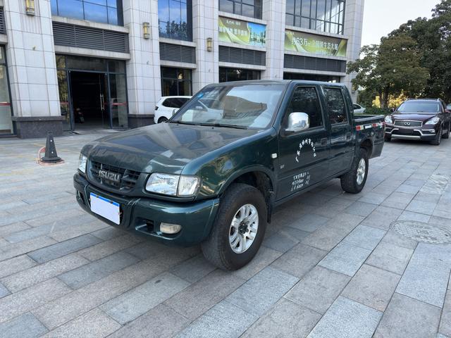 Isuzu pickup truck