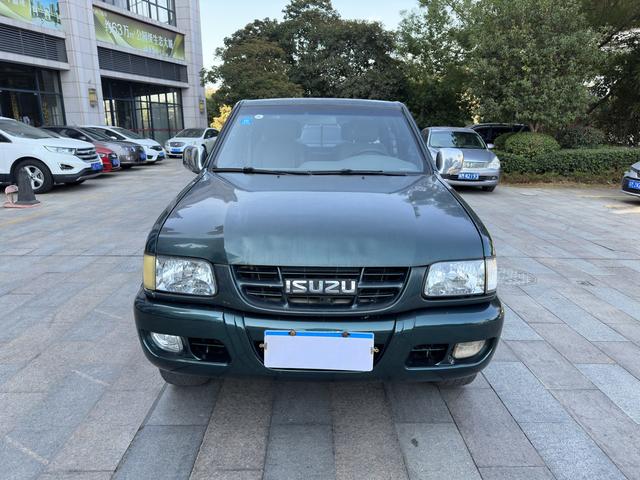 Isuzu pickup truck