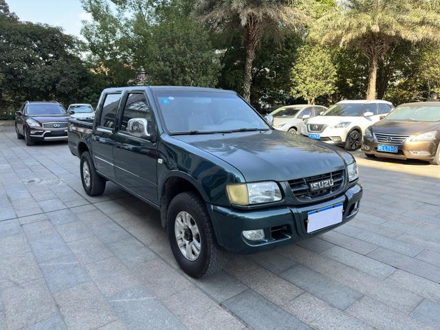 Isuzu pickup truck