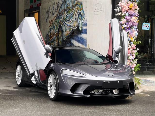 McLaren GT